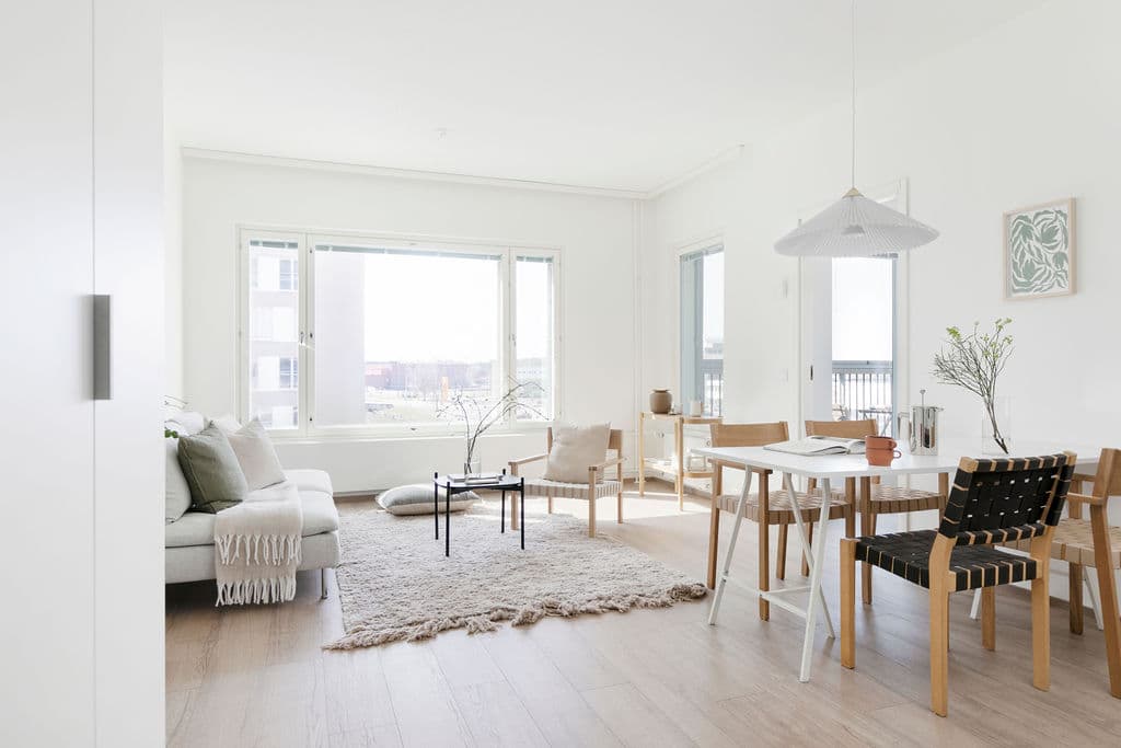 Juli Living yhteydenotto